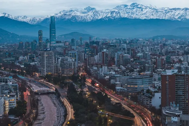 Paisaje de la Región de Región Metropolitana de Santiago, Chile, asociada a farmacias de turno